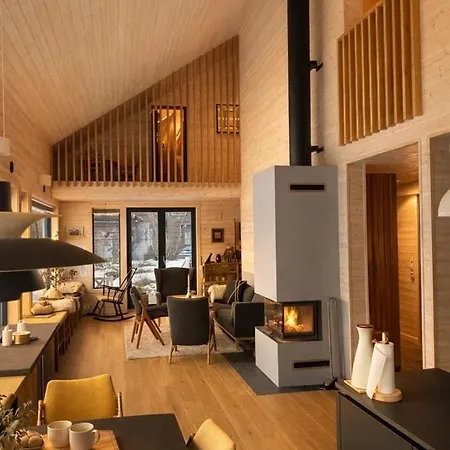Beautiful Architecture By Vagslidvatnet Feriehus *